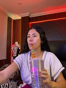 Snapshot of XiaQueen chatting on November 12, 2025, 11:25 am XiaQueen online show from November 12, 2025, 11:25 am