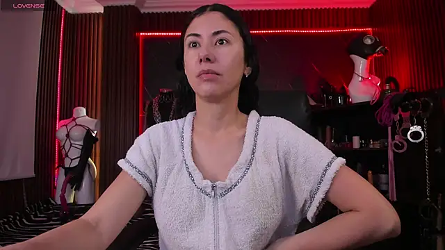 Snapshot of XiaQueen chatting on December 5, 2025, 11:20 am XiaQueen online show from December 5, 2025, 11:20 am