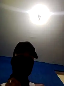 1Dseralmora2 online show from October 22, 2025, 9:35 pm