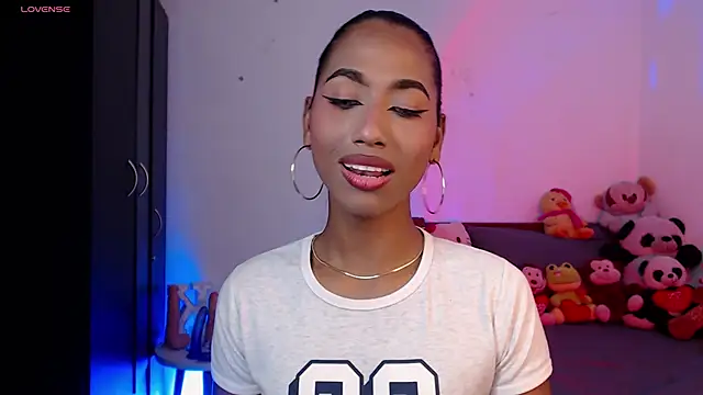 Alissemasiel online show from November 24, 2025, 8:53 pm