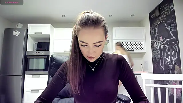 lisenok online show from April 9, 2026, 7:42 pm