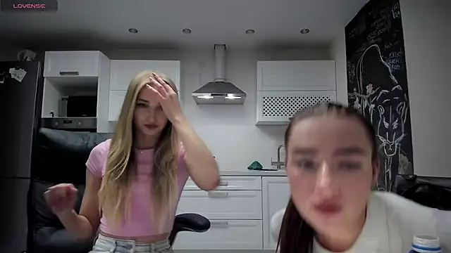 lisenok online show from June 17, 2026, 9:14 pm