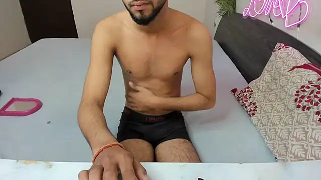 Snapshot of Queen_Couple chatting on November 6, 2025, 5:22 am Queen Couple online show from November 6, 2025, 5:22 am