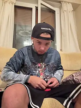 yeiyei oficial online show from October 13, 2025, 9:49 pm