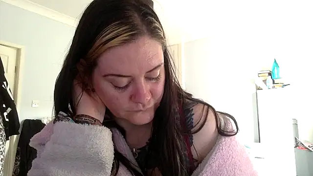 AureliaXOX online show from February 14, 2025, 2:12 pm