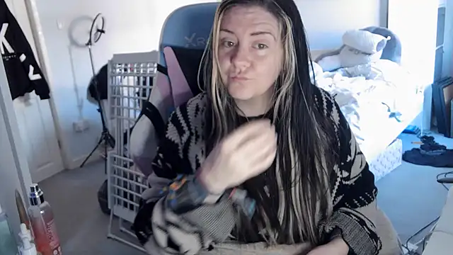 AureliaXOX online show from March 13, 2025, 9:21 am