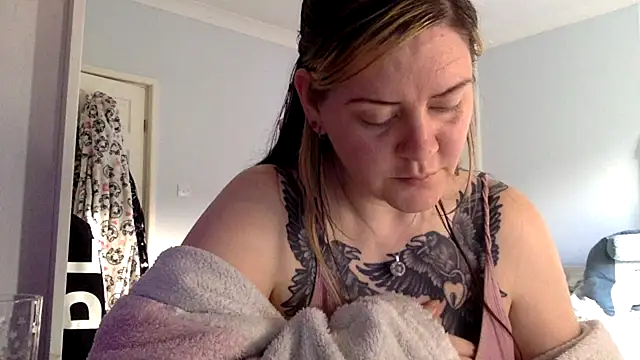 AureliaXOX online show from February 22, 2025, 3:47 pm