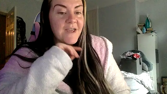 AureliaXOX online show from February 9, 2025, 2:07 pm