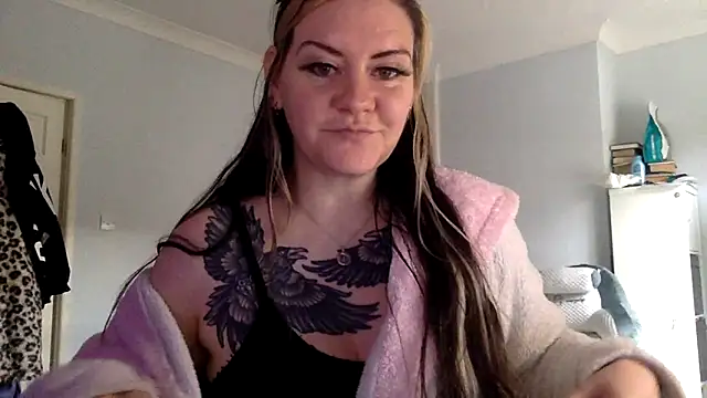 AureliaXOX online show from February 16, 2025, 2:21 pm