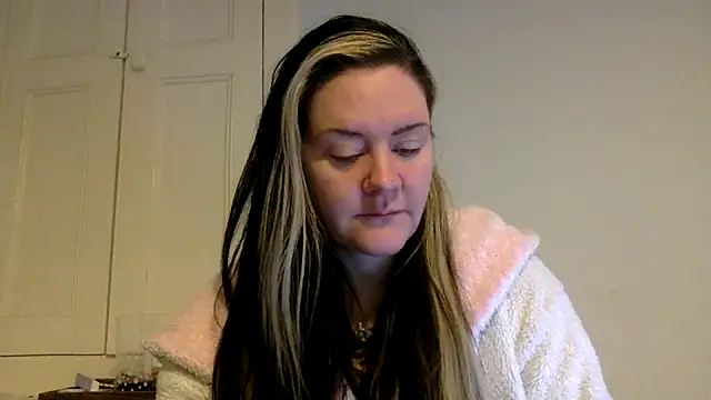 AureliaXOX online show from February 12, 2025, 9:20 am