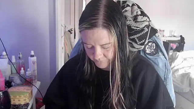 AureliaXOX online show from October 1, 2025, 9:25 am