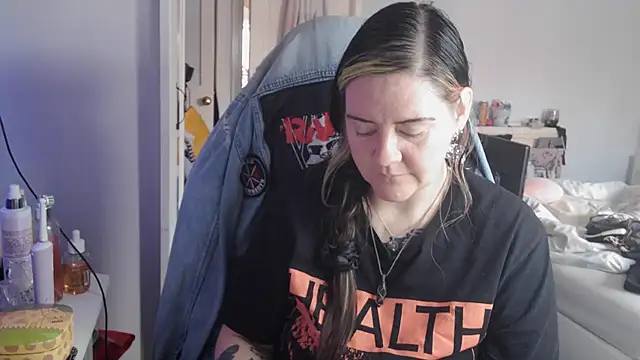 AureliaXOX online show from September 19, 2025, 9:02 am