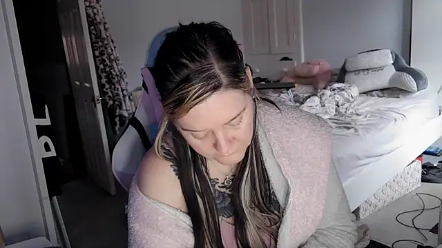 AureliaXOX online show from February 23, 2025, 3:08 pm