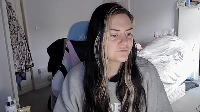 AureliaXOX online show from February 28, 2025, 9:36 am