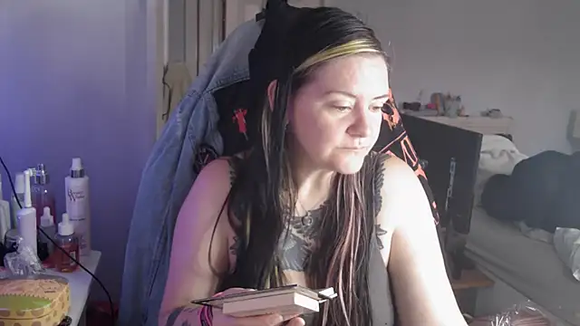 AureliaXOX online show from September 26, 2025, 8:32 am