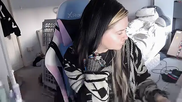 AureliaXOX online show from March 8, 2025, 5:11 pm