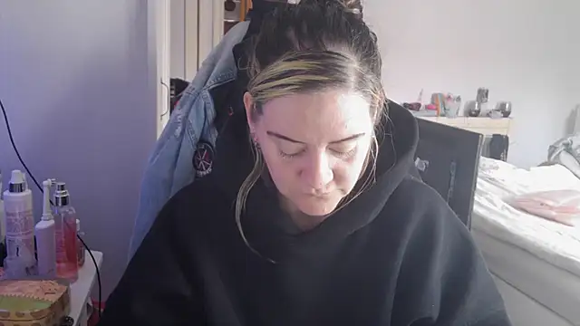 AureliaXOX online show from September 23, 2025, 11:06 am