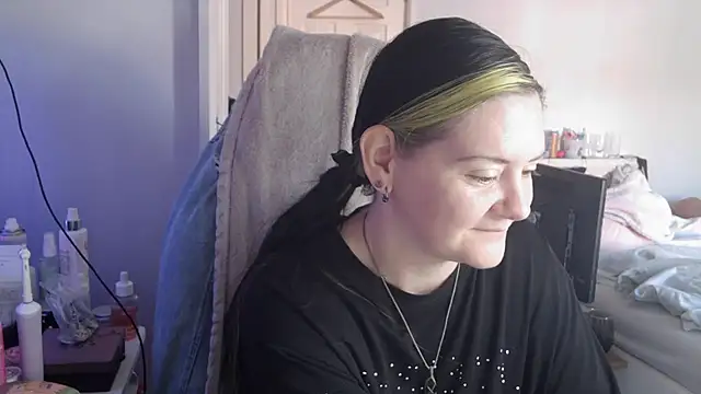 AureliaXOX online show from September 12, 2025, 8:47 am