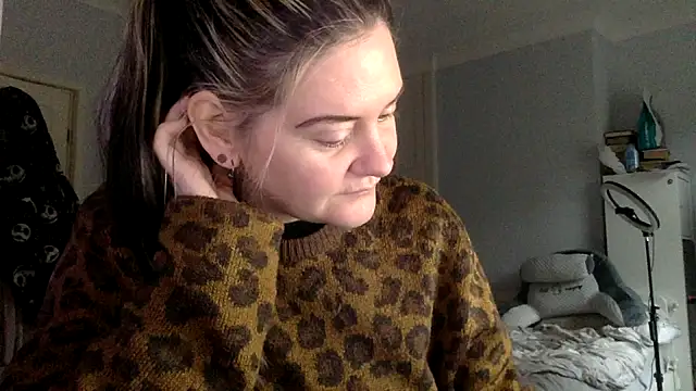 AureliaXOX online show from February 11, 2025, 11:42 am