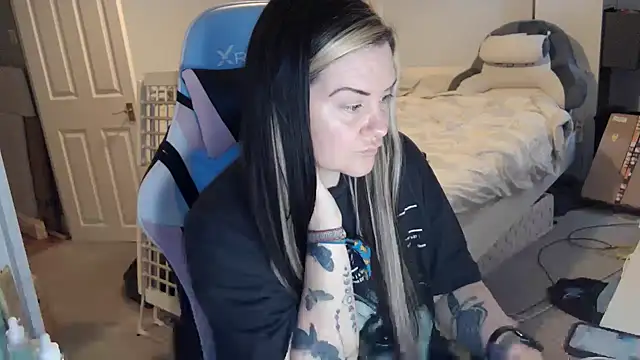 AureliaXOX online show from March 7, 2025, 10:46 am