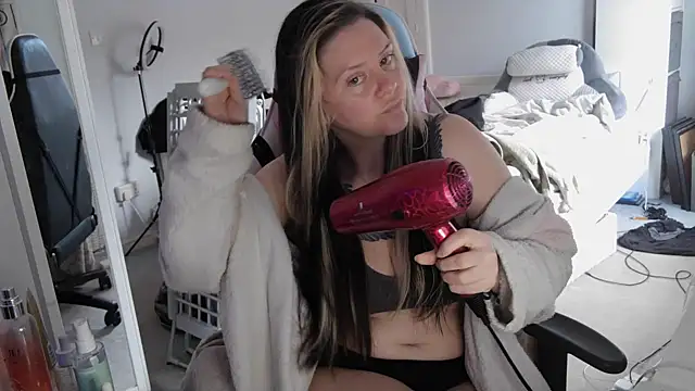 AureliaXOX online show from March 14, 2025, 10:29 am