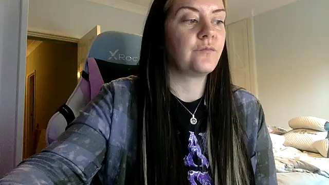 AureliaXOX online show from February 7, 2025, 11:45 am