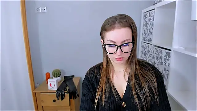 Snapshot of DonnaCam chatting on November 28, 2025, 4:40 pm DonnaCam online show from November 28, 2025, 4:40 pm