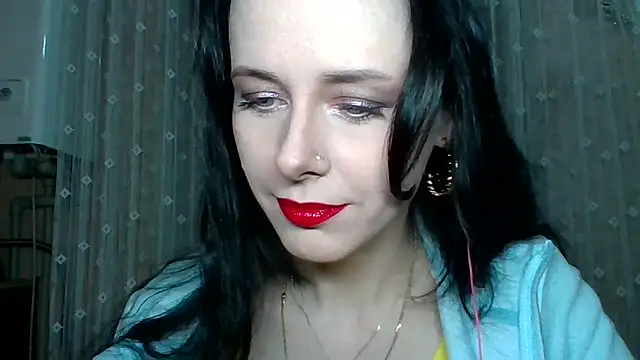 LuminousLady online show from December 18, 2025, 6:12 pm