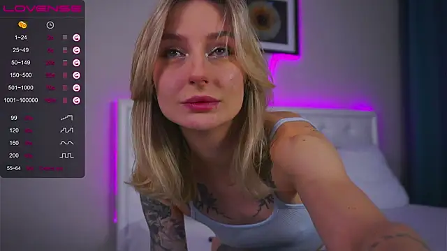 LeaCox  online show from October 3, 2025, 7:43 am