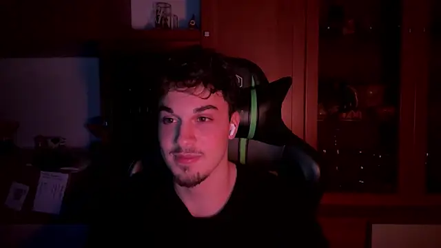 NaplesGuy04 online show from February 19, 2025, 10:42 pm