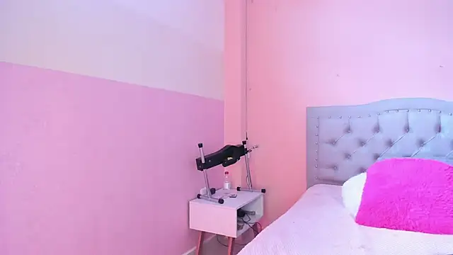 littletammy4u  online show from November 12, 2025, 12:53 pm