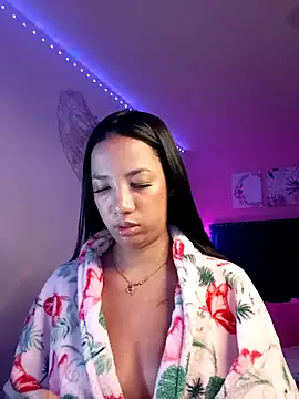 SallyWhitee online show from February 4, 2026, 4:40 am