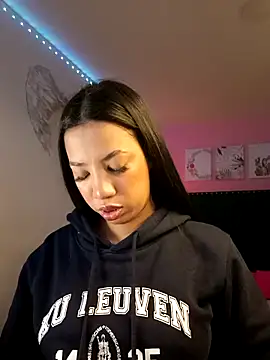 SallyWhitee online show from February 22, 2026, 5:32 am