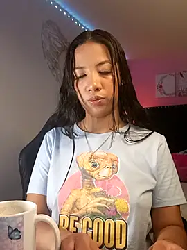 SallyWhitee online show from March 1, 2026, 6:24 am