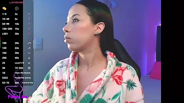 SallyWhitee online show from September 30, 2025, 5:13 am