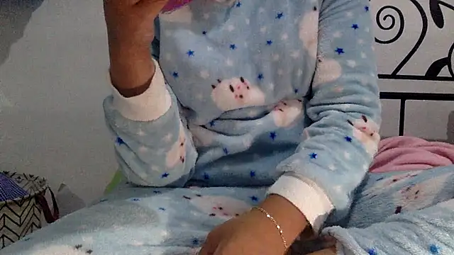 sharonlopez9611 online show from February 19, 2026, 3:36 am