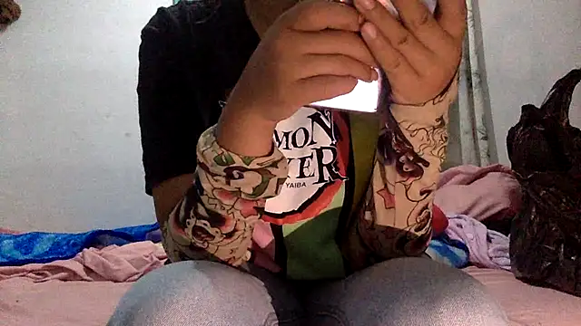 sharonlopez9611 online show from October 12, 2025, 2:57 am