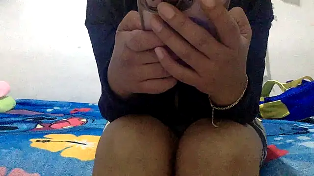 sharonlopez9611 online show from December 15, 2025, 3:34 am