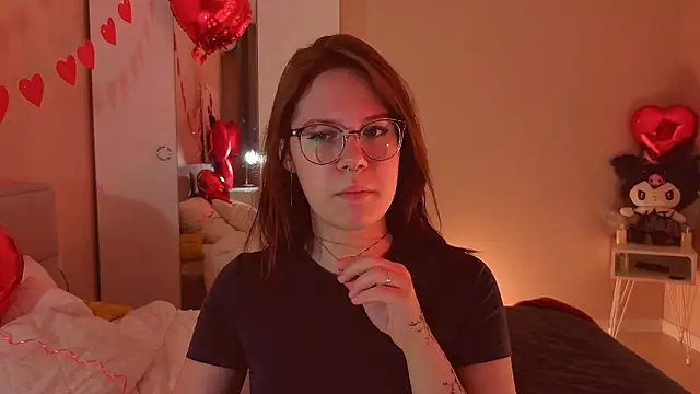 Mia Luw online show from February 9, 2026, 12:03 pm