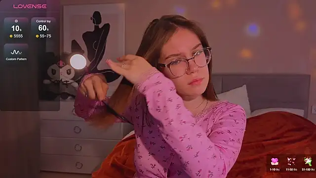 Mia Luw online show from October 13, 2025, 4:47 am