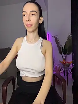 Celine Roxelle online show from April 3, 2026, 8:26 pm