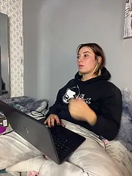 Maggie Geller online show from March 5, 2025, 11:27 pm