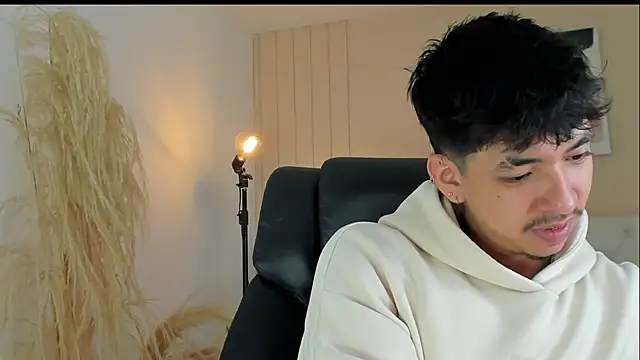 ISAAC CRYSTON online show from November 14, 2025, 8:34 pm