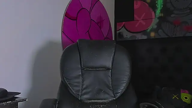 ISAAC CRYSTON online show from October 21, 2025, 7:24 pm