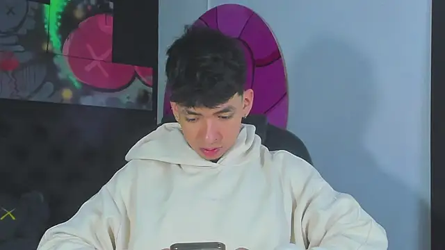 ISAAC CRYSTON online show from September 23, 2025, 8:05 pm