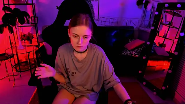 KiraMontoya online show from February 18, 2025, 5:53 pm