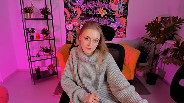 KiraMontoya online show from February 14, 2025, 3:58 pm