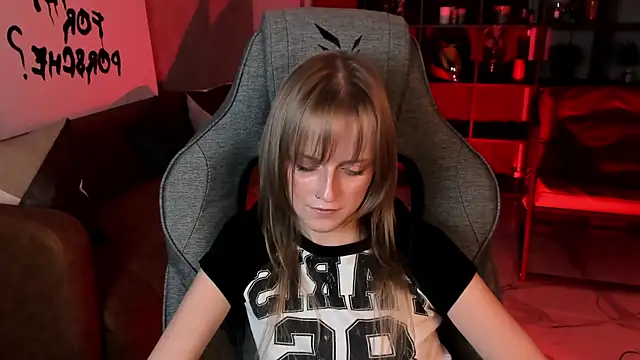 KiraMontoya online show from September 30, 2025, 5:52 pm