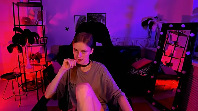 KiraMontoya online show from February 18, 2025, 2:06 pm