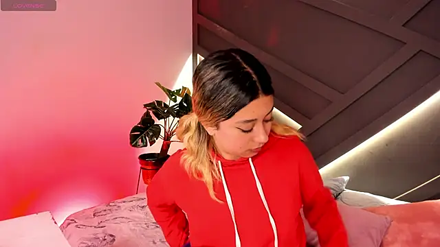 cloe palmer online show from March 6, 2025, 11:20 pm